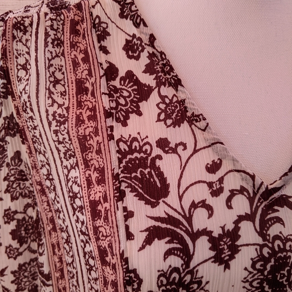 Lucky Brand Top size Large, white and red floral - Picture 4 of 14